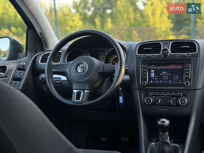 Хэтчбек Volkswagen Golf 2010 в Дрогобыче