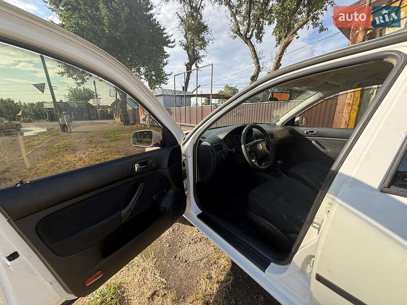 Хетчбек Volkswagen Golf 1998 в Кіцмані