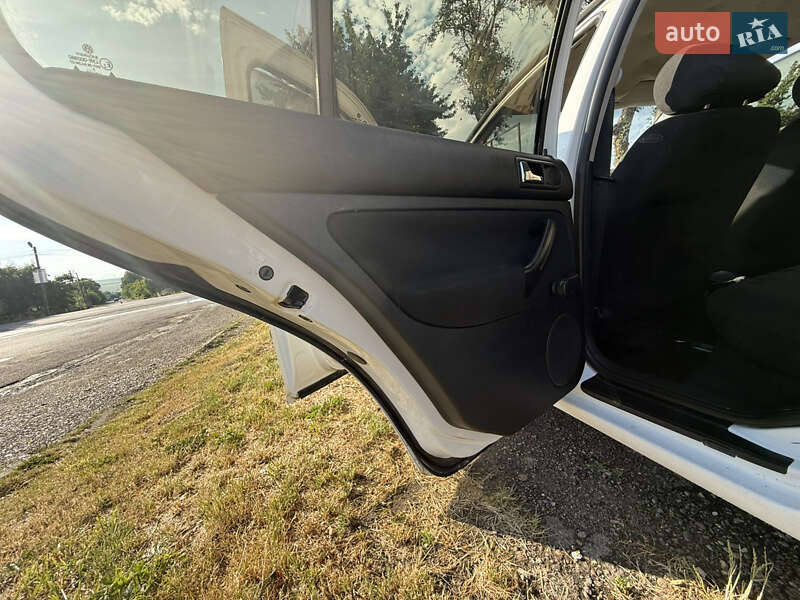 Хетчбек Volkswagen Golf 1998 в Кіцмані