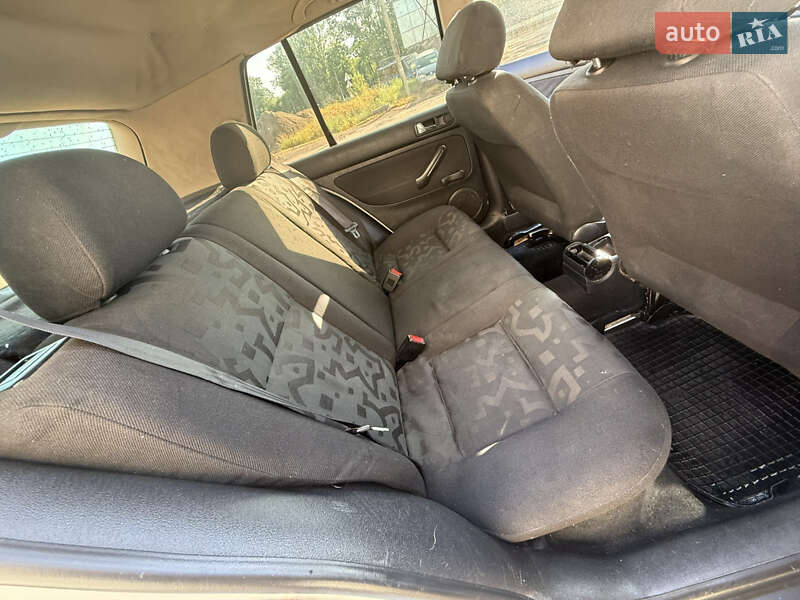 Хетчбек Volkswagen Golf 1998 в Кіцмані