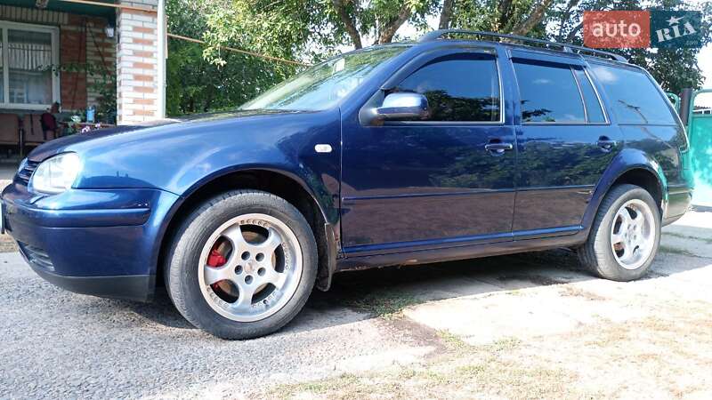 Універсал Volkswagen Golf 2004 в Умані