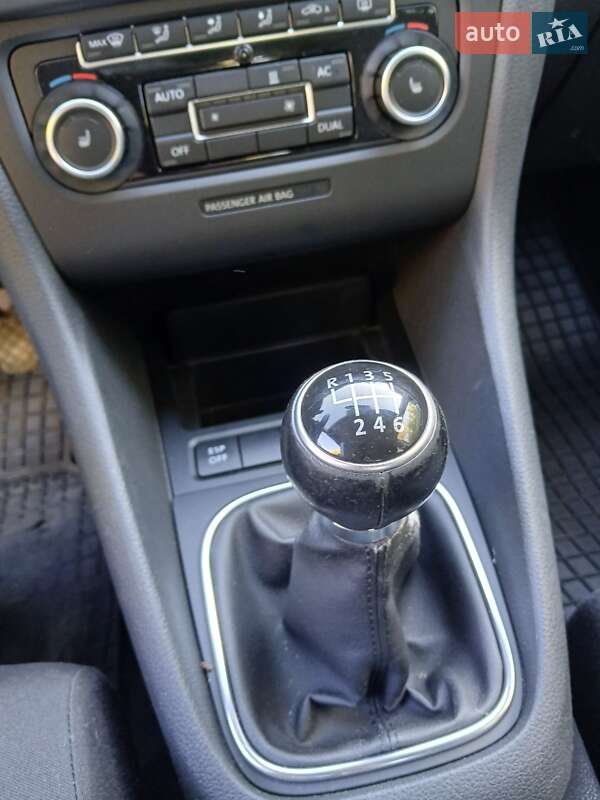 Хэтчбек Volkswagen Golf 2010 в Полтаве