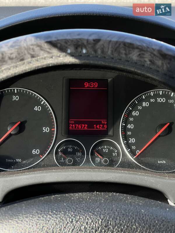 Хетчбек Volkswagen Golf 2005 в Черкасах