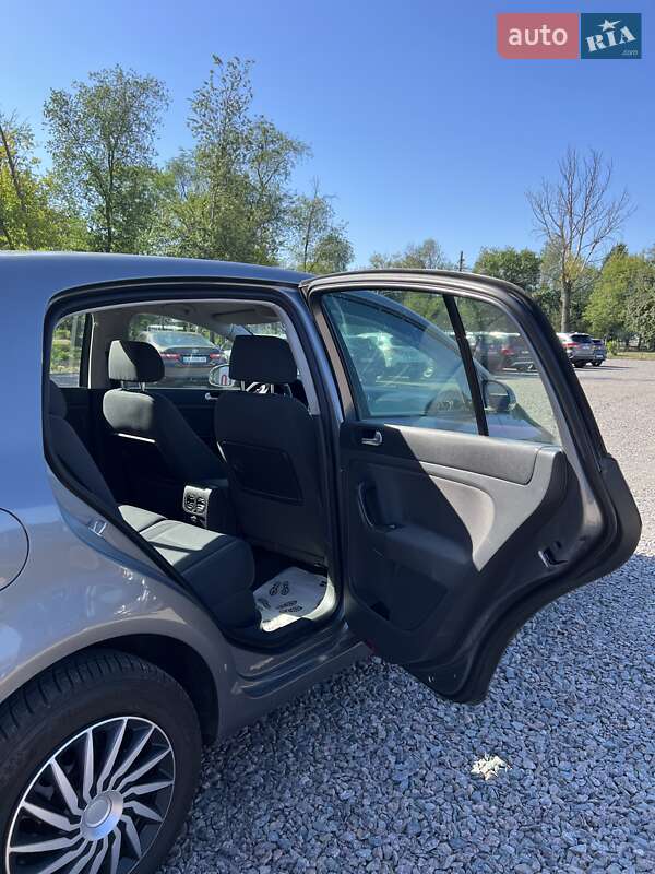 Хетчбек Volkswagen Golf 2005 в Черкасах