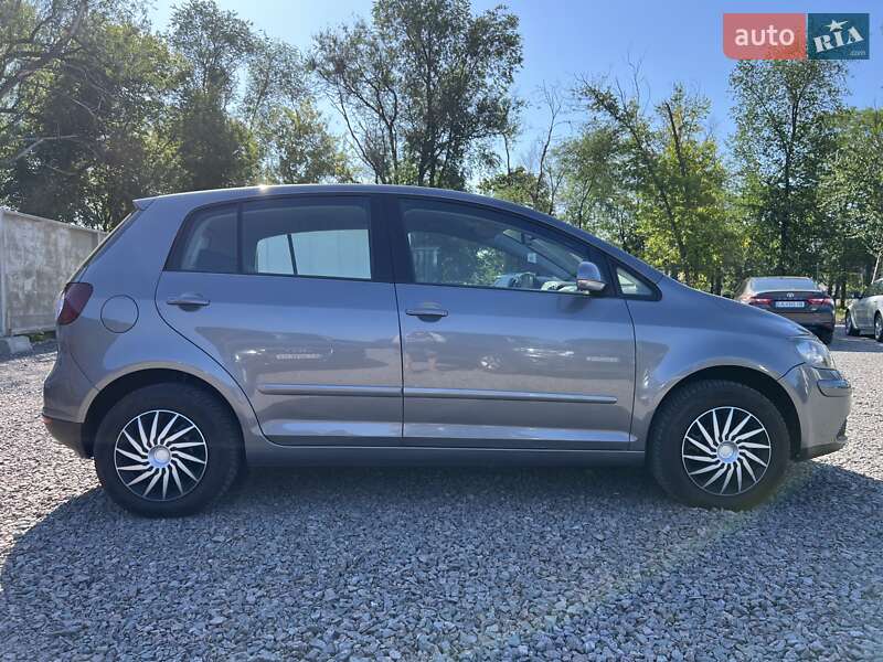 Хетчбек Volkswagen Golf 2005 в Черкасах