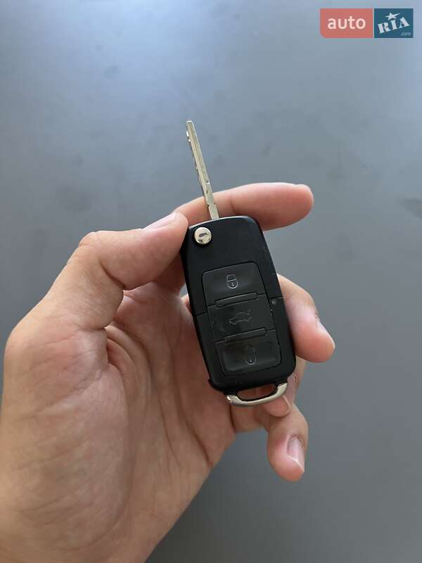 Хетчбек Volkswagen Golf 2005 в Черкасах