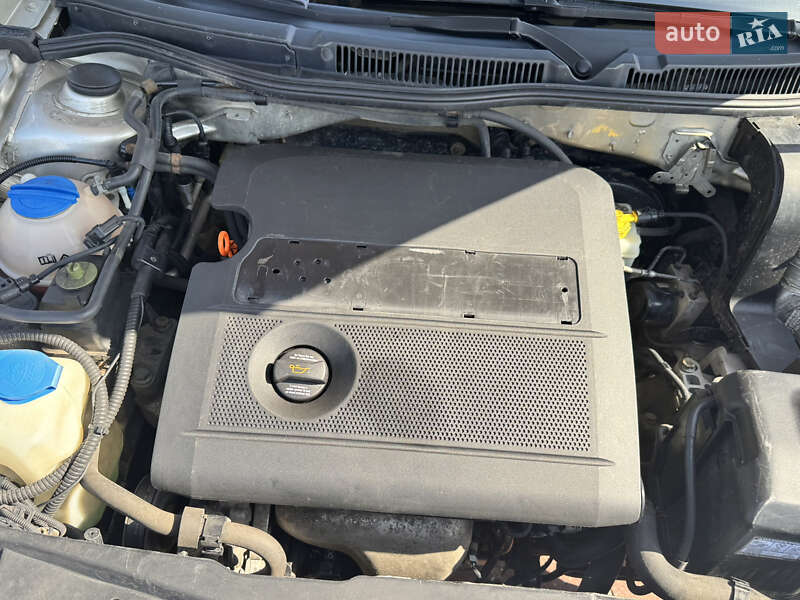 Універсал Volkswagen Golf 2005 в Вінниці