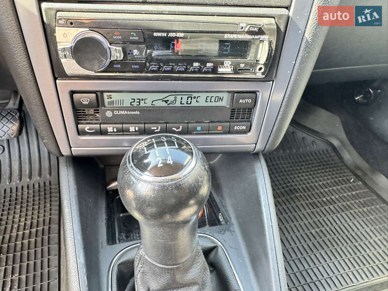 Універсал Volkswagen Golf 2005 в Вінниці