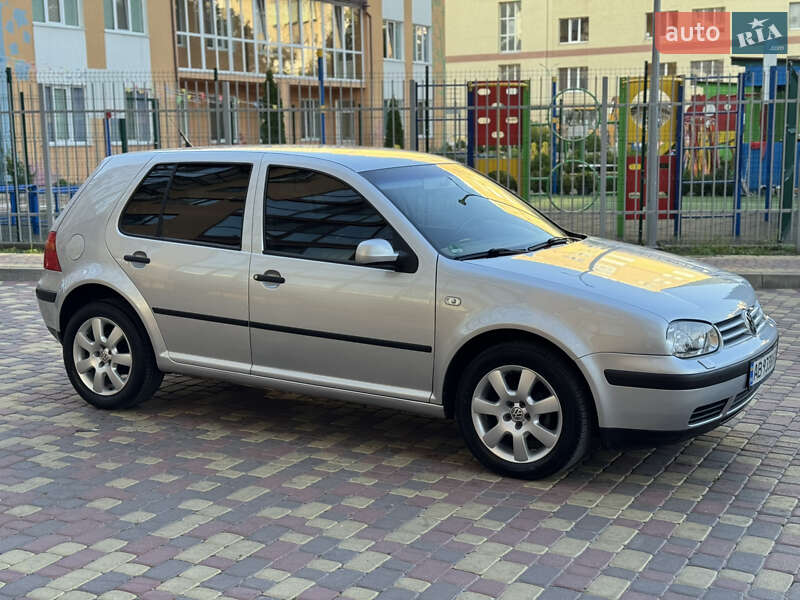Хетчбек Volkswagen Golf 2001 в Вінниці