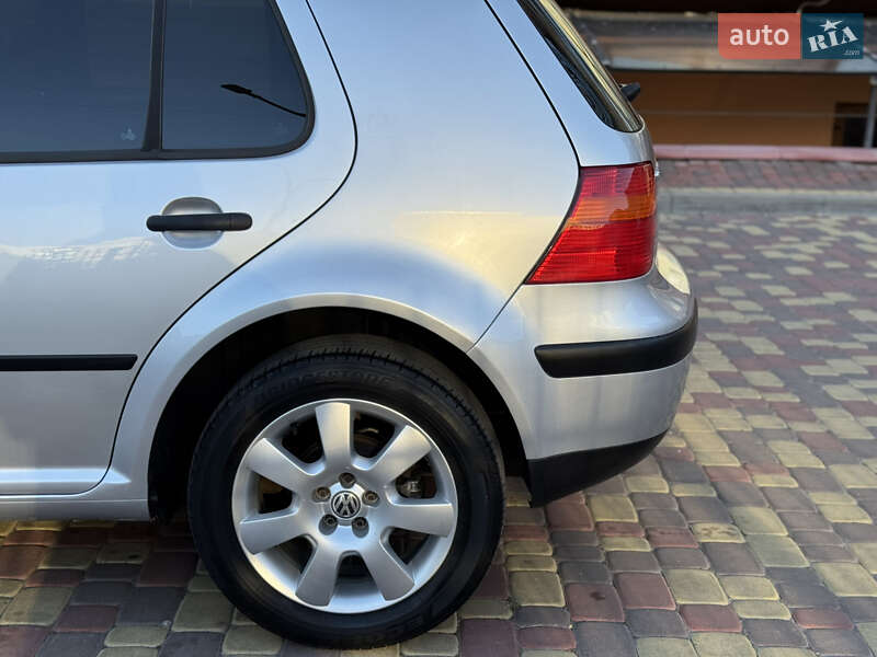 Хетчбек Volkswagen Golf 2001 в Вінниці