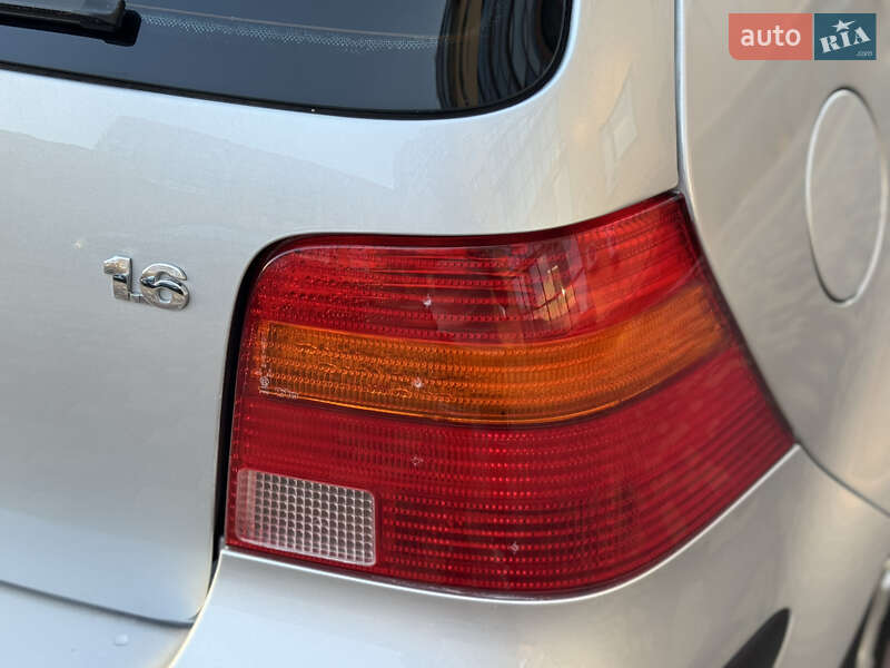 Хетчбек Volkswagen Golf 2001 в Вінниці