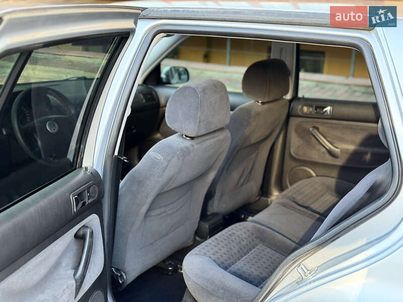 Хетчбек Volkswagen Golf 2001 в Вінниці