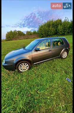 Хетчбек Volkswagen Golf 2003 в Шостці