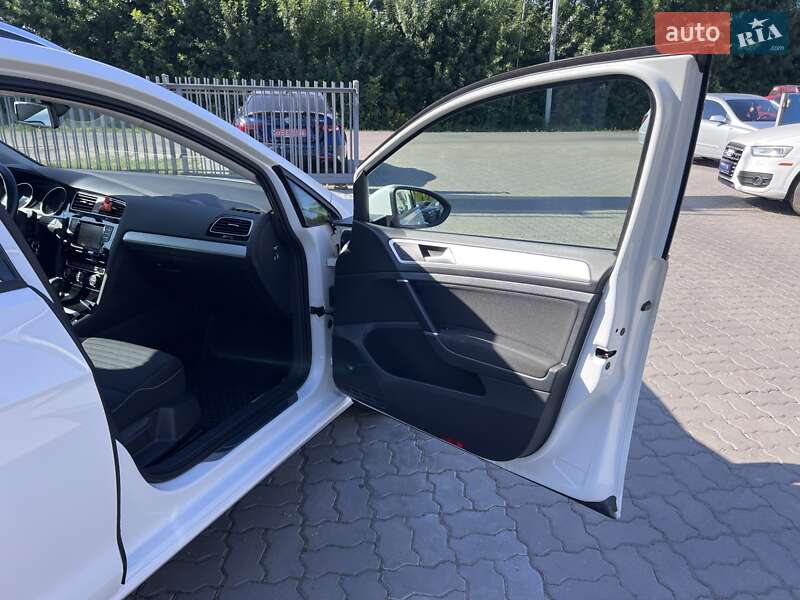 Універсал Volkswagen Golf 2014 в Нововолинську