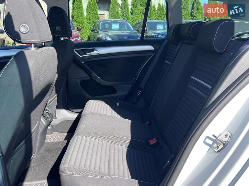 Універсал Volkswagen Golf 2014 в Нововолинську