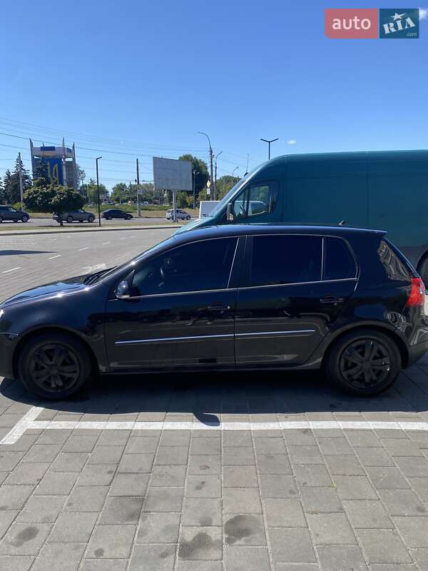 Хэтчбек Volkswagen Golf 2005 в Черкассах