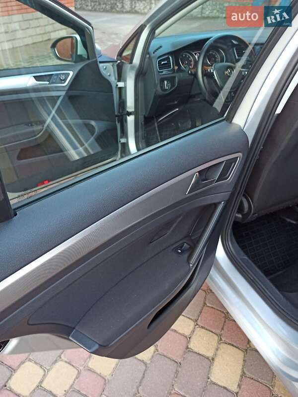 Хэтчбек Volkswagen Golf 2020 в Хмельницком