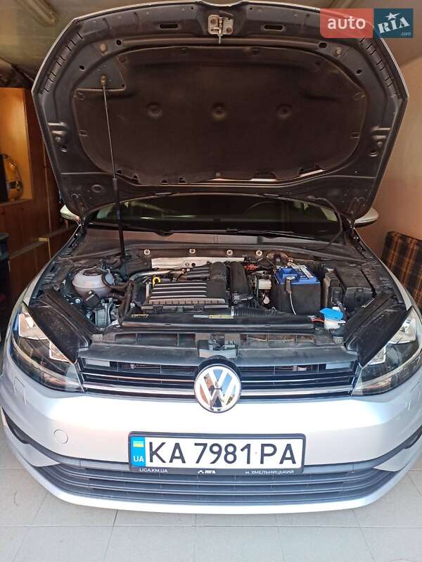 Хэтчбек Volkswagen Golf 2020 в Хмельницком