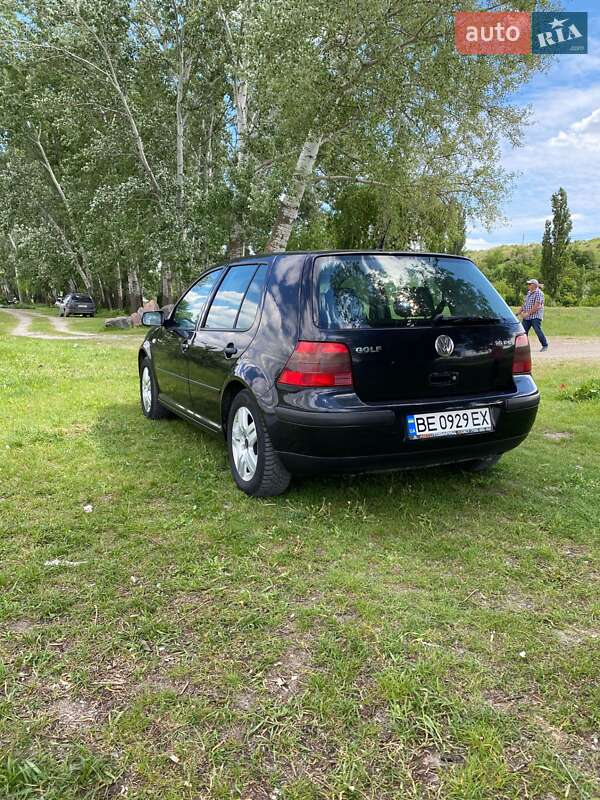 Хэтчбек Volkswagen Golf 2002 в Вознесенске