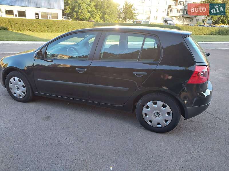 Хетчбек Volkswagen Golf 2005 в Сумах