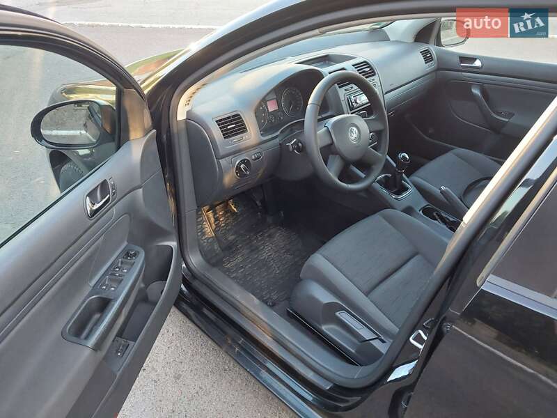 Хетчбек Volkswagen Golf 2005 в Сумах