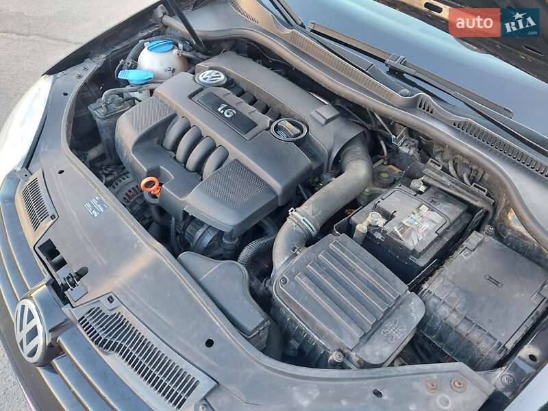 Хетчбек Volkswagen Golf 2005 в Сумах