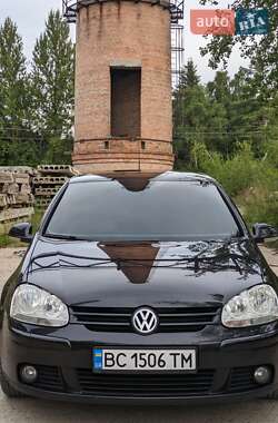 Хетчбек Volkswagen Golf 2006 в Новояворівську
