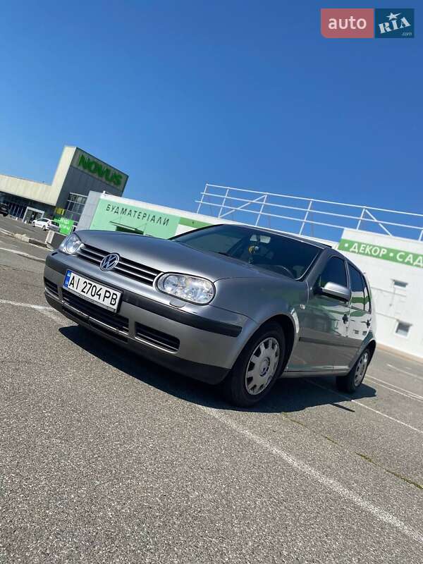 Хетчбек Volkswagen Golf 2002 в Києві