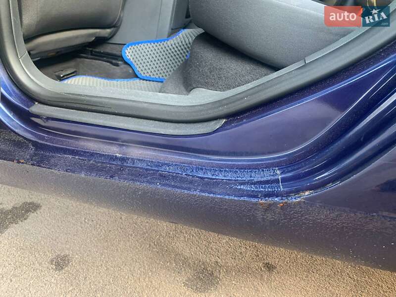 Хэтчбек Volkswagen Golf 2005 в Киеве