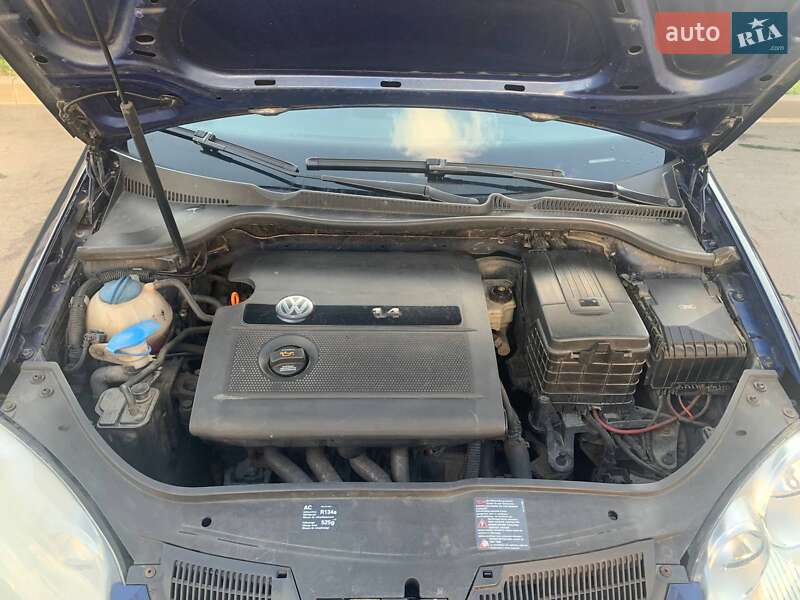 Хэтчбек Volkswagen Golf 2005 в Киеве