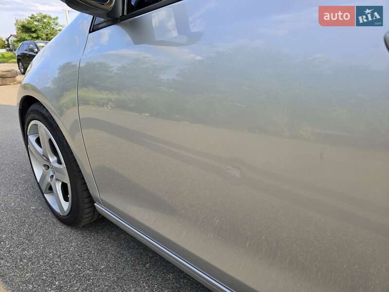 Хетчбек Volkswagen Golf 2009 в Дніпрі