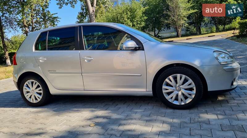 Хетчбек Volkswagen Golf 2008 в Подільську