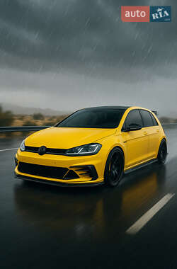 Хетчбек Volkswagen Golf 2018 в Києві
