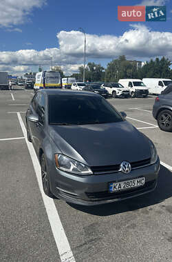Хэтчбек Volkswagen Golf 2016 в Киеве