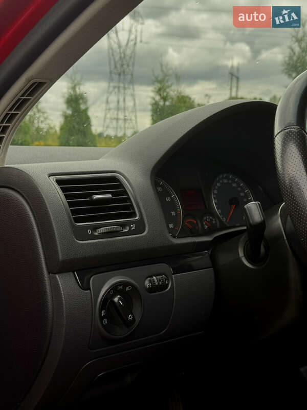 Хетчбек Volkswagen Golf 2007 в Рівному