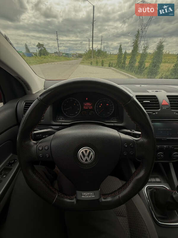 Хетчбек Volkswagen Golf 2007 в Рівному