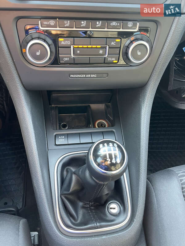 Хэтчбек Volkswagen Golf 2010 в Одессе