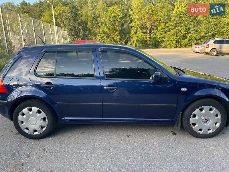 Хетчбек Volkswagen Golf 2002 в Харкові