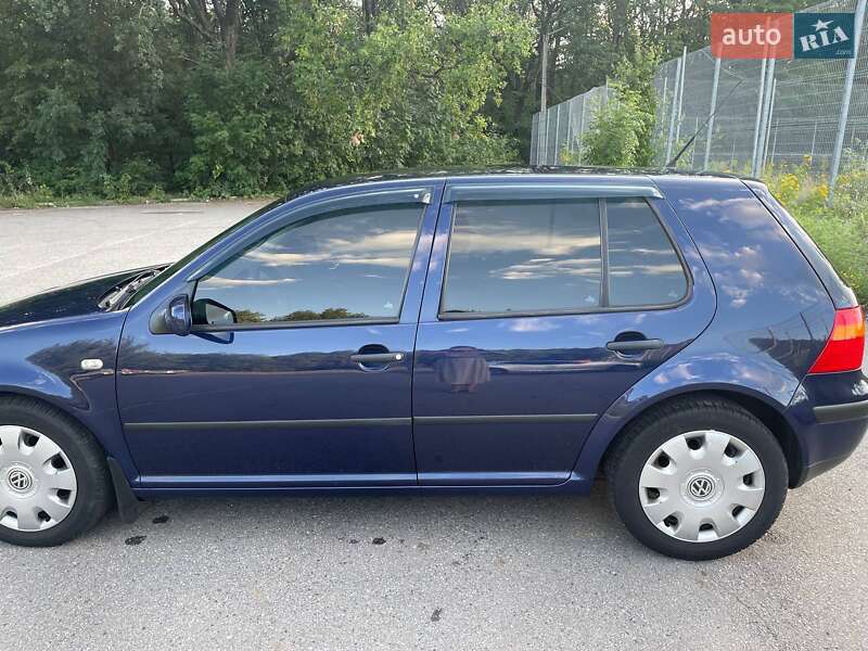 Хетчбек Volkswagen Golf 2002 в Харкові