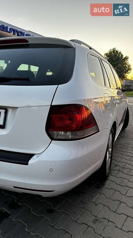 Універсал Volkswagen Golf 2012 в Ржавинцях