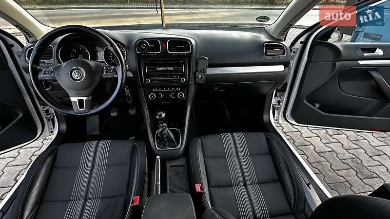 Універсал Volkswagen Golf 2012 в Ржавинцях