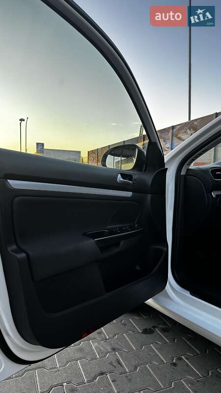 Універсал Volkswagen Golf 2012 в Ржавинцях