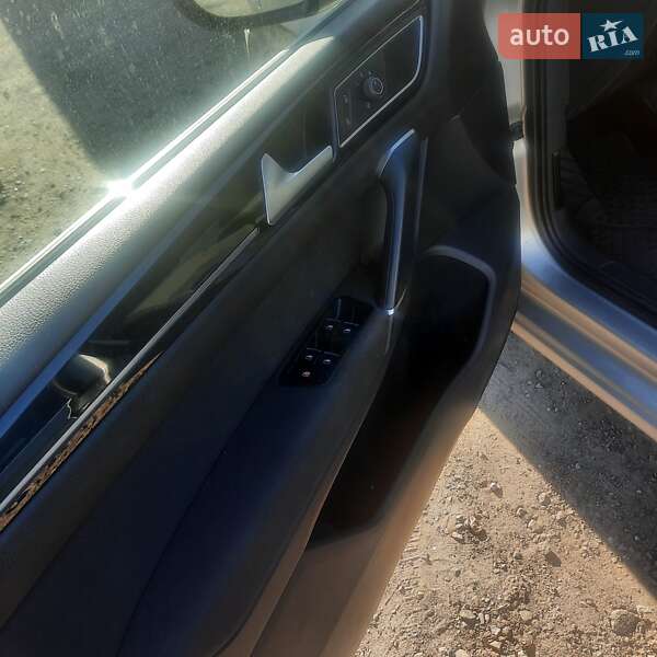 Хетчбек Volkswagen Golf 2015 в Львові