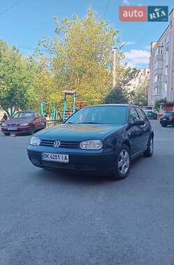 Хэтчбек Volkswagen Golf 2002 в Ровно