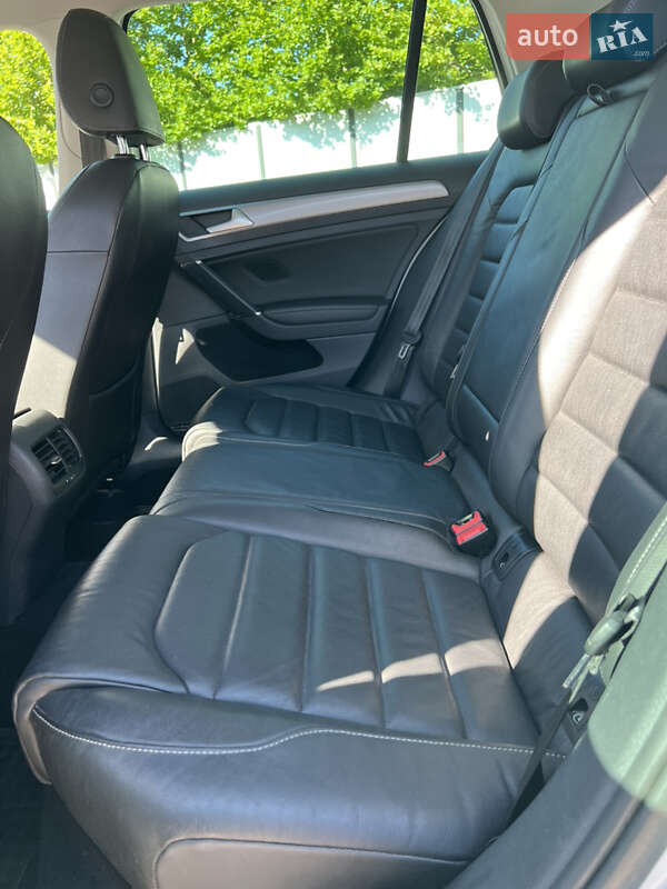 Хетчбек Volkswagen Golf 2015 в Києві