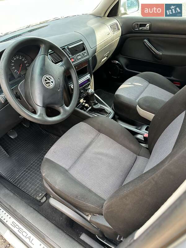 Універсал Volkswagen Golf 2001 в Полтаві