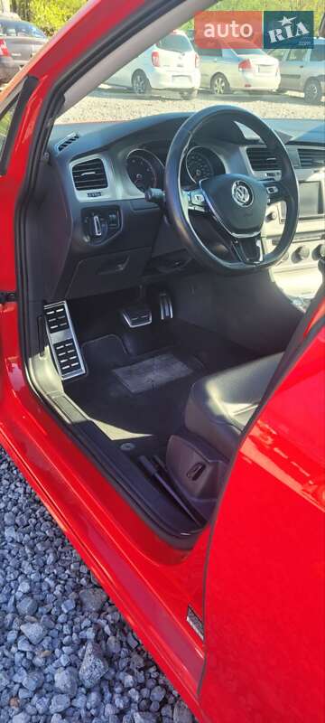 Хетчбек Volkswagen Golf 2015 в Дніпрі