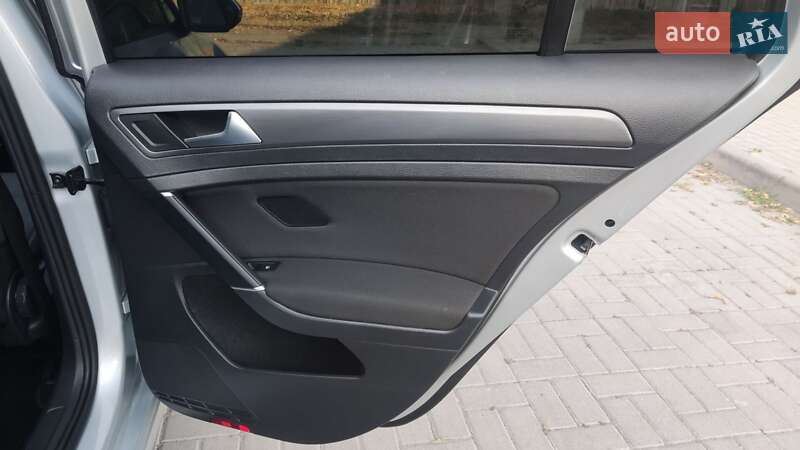 Універсал Volkswagen Golf 2018 в Черкасах