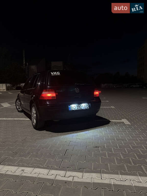 Хетчбек Volkswagen Golf 2003 в Тернополі