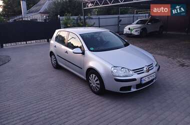 Хетчбек Volkswagen Golf 2004 в Охтирці